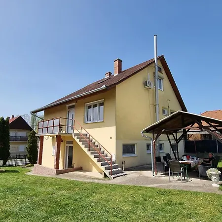 Haus Nadine - Balaton 2* Szolad