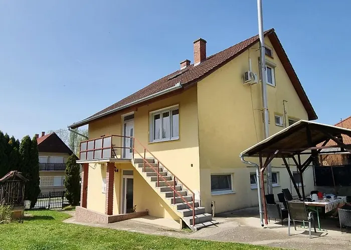 Haus Nadine - Balaton 게스트하우스 2*