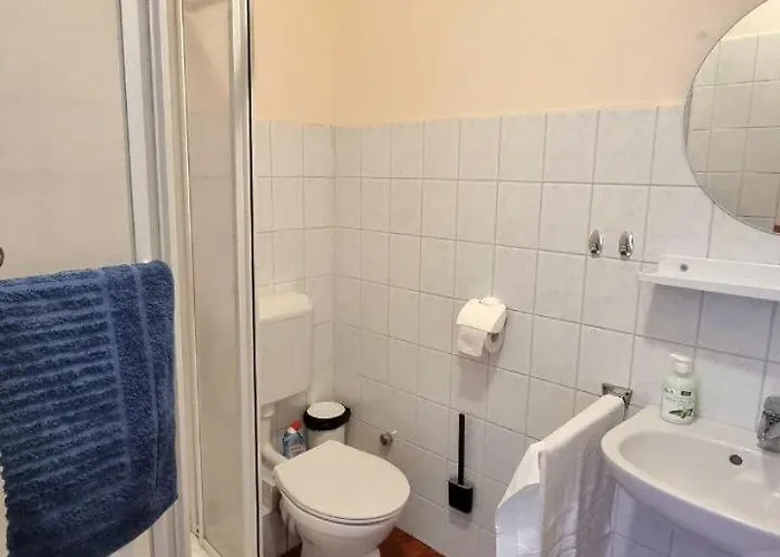 Haus Nadine - Balaton 게스트하우스 2*