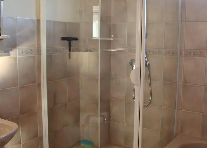 Haus Nadine - Balaton 게스트하우스 2*